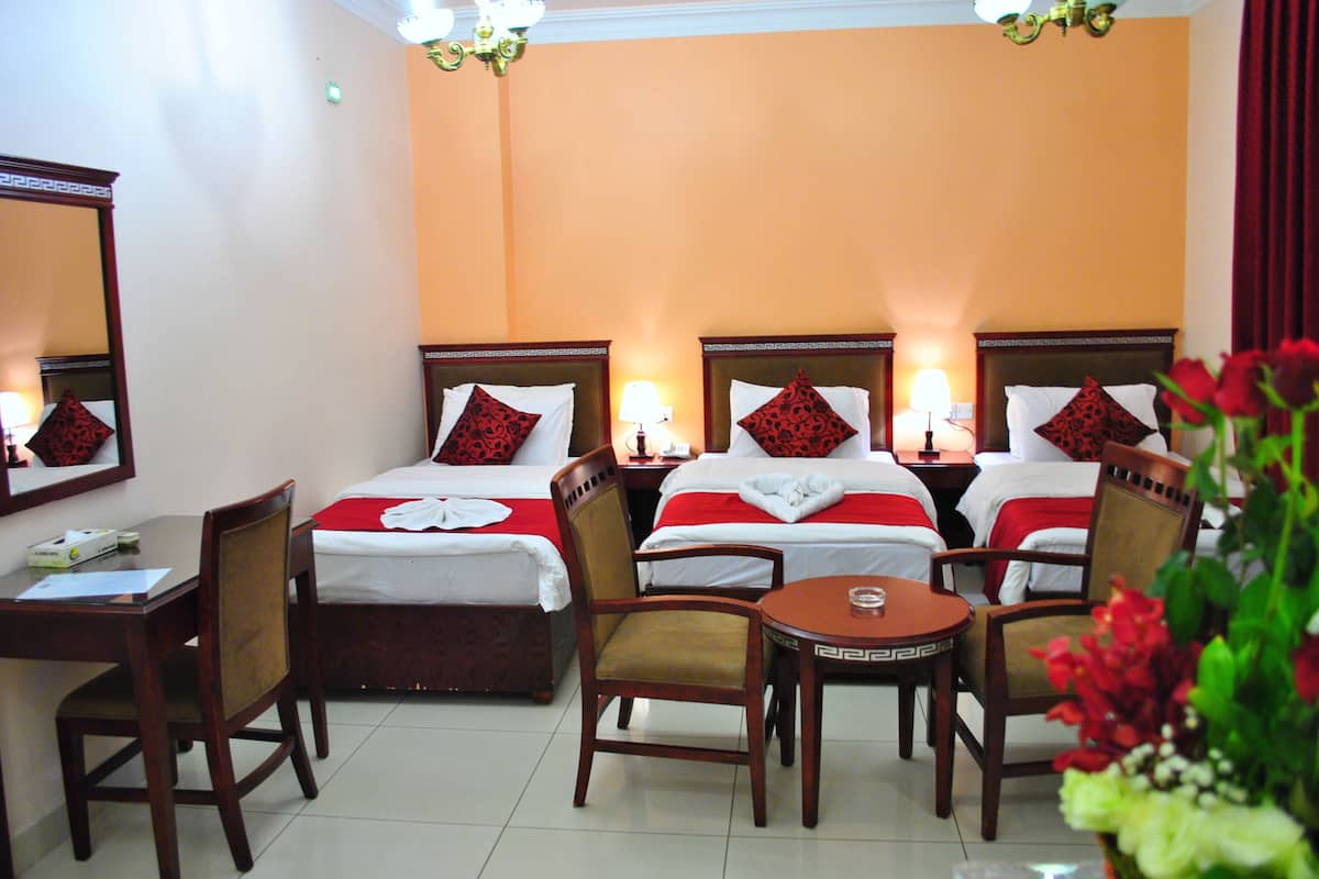 standard triple room | desk, free wifi, bed sheets