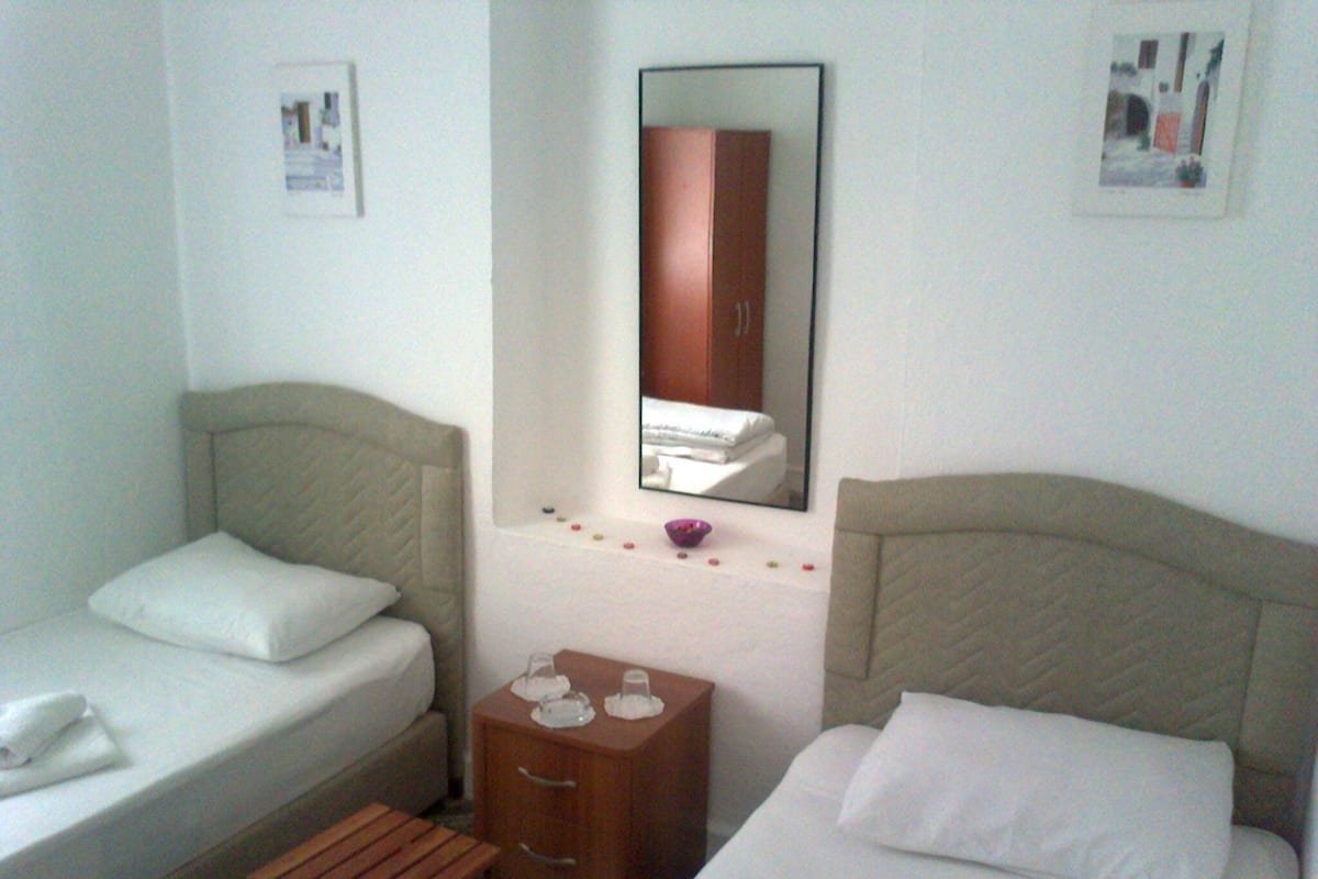 Soundproofing, rollaway beds, free WiFi