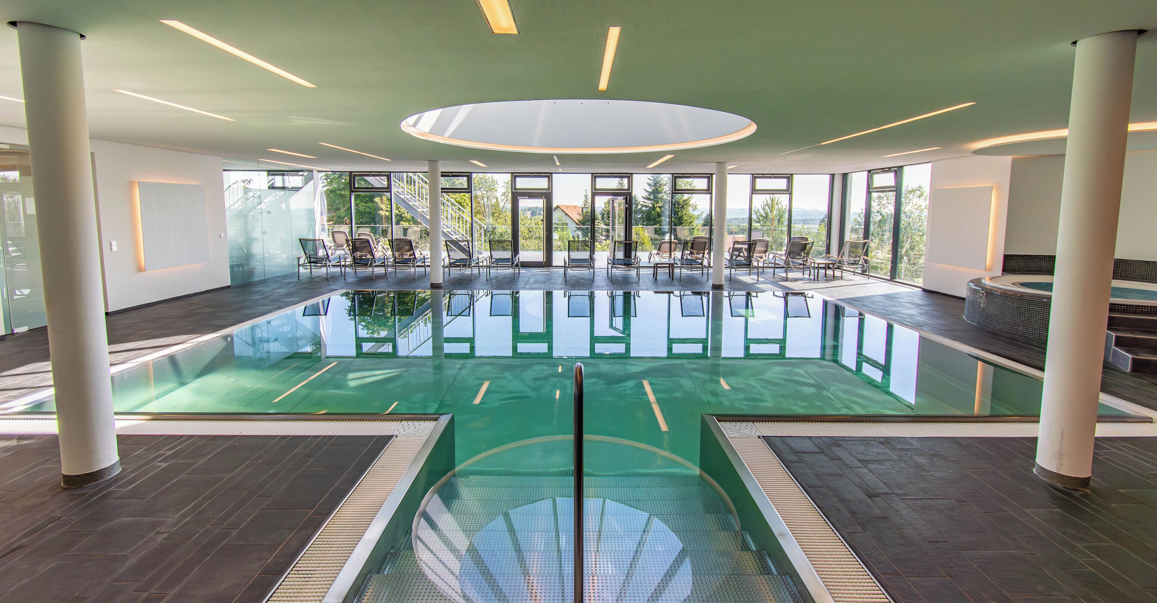 Exercise/lap pool