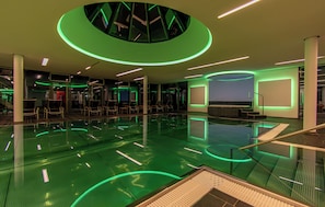Schwimmbecken