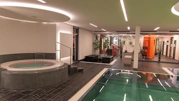 Indoor spabad