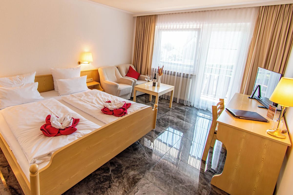 Kamar Double Comfort, 1 Tempat Tidur King, balkon | 1 kamar tidur, seprai premium, minibar, dan brankas