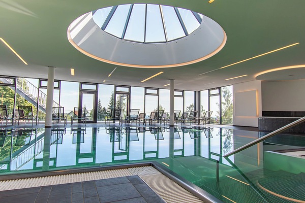 Exercise/lap pool