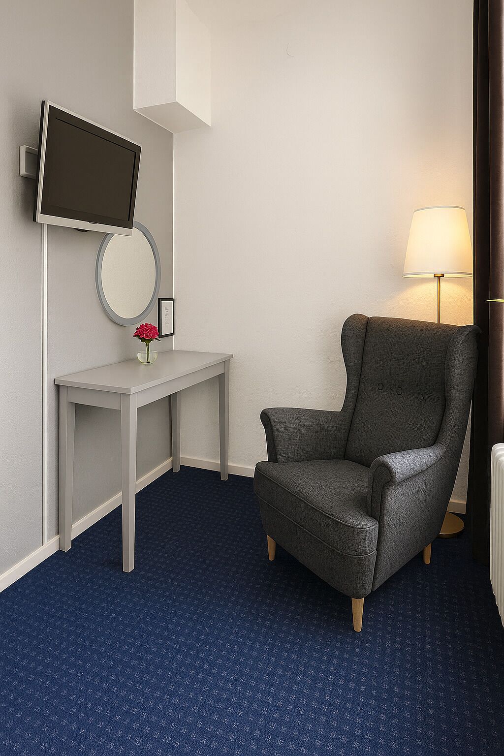 Single Room | Living area | Flat-screen TV