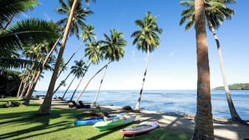 Private beach, sun-loungers, beach umbrellas, beach towels