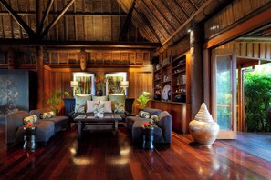 2 restaurants; breakfast, lunch, and dinner served - Namale Resort and Spa - Adults Only (Savusavu)