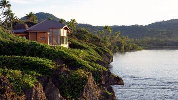 Couples treatment room(s), sauna, hot tub, body treatments, aromatherapy