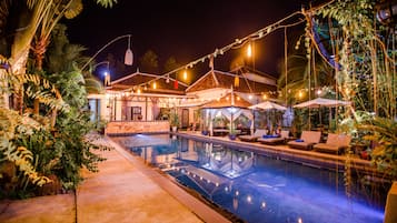 Outdoor pool, sun loungers