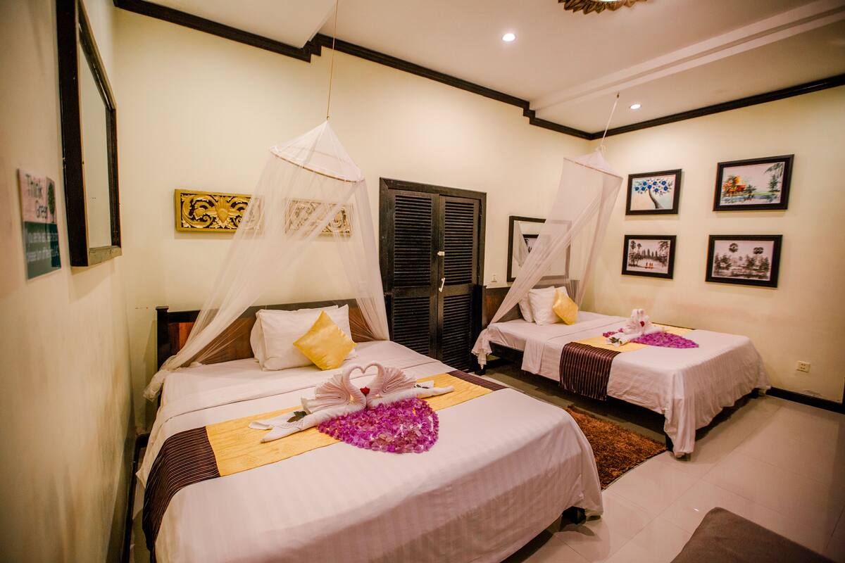 Deluxe Twin Room - Free Pickup | Ropa de cama de alta calidad, camas Select Comfort y minibar 