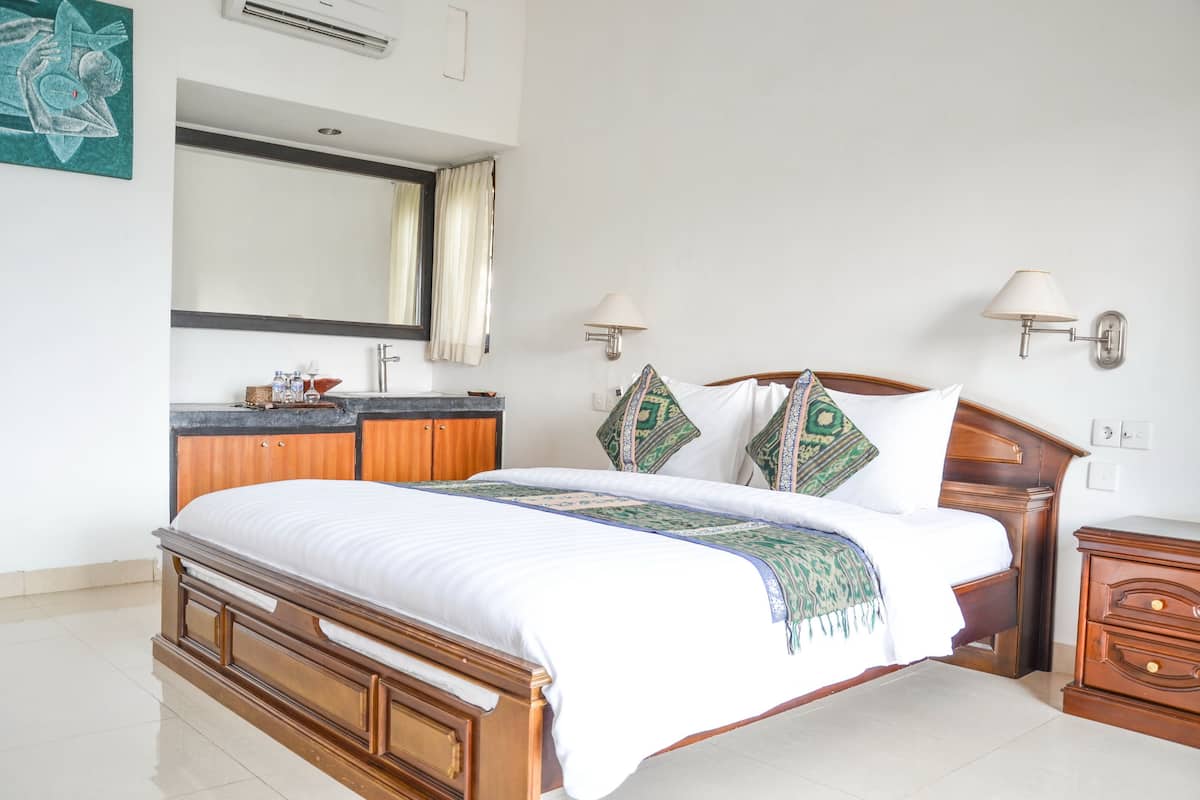 Suite | Luxe beddengoed, een kluis op de kamer, een bureau, extra bedden