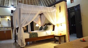 Premium bedding, in-room safe, desk, rollaway beds - Tamarind Beach Bungalows (Lembongan Island)