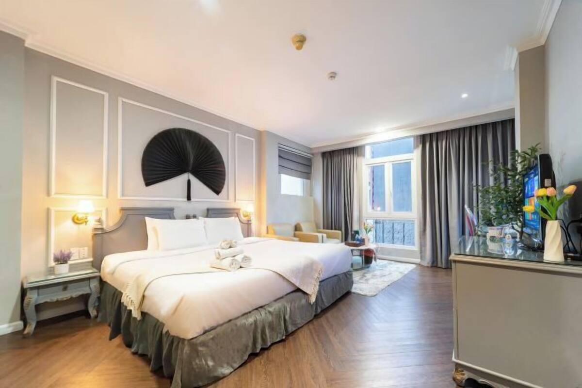 Minibar, desk, soundproofing, free WiFi