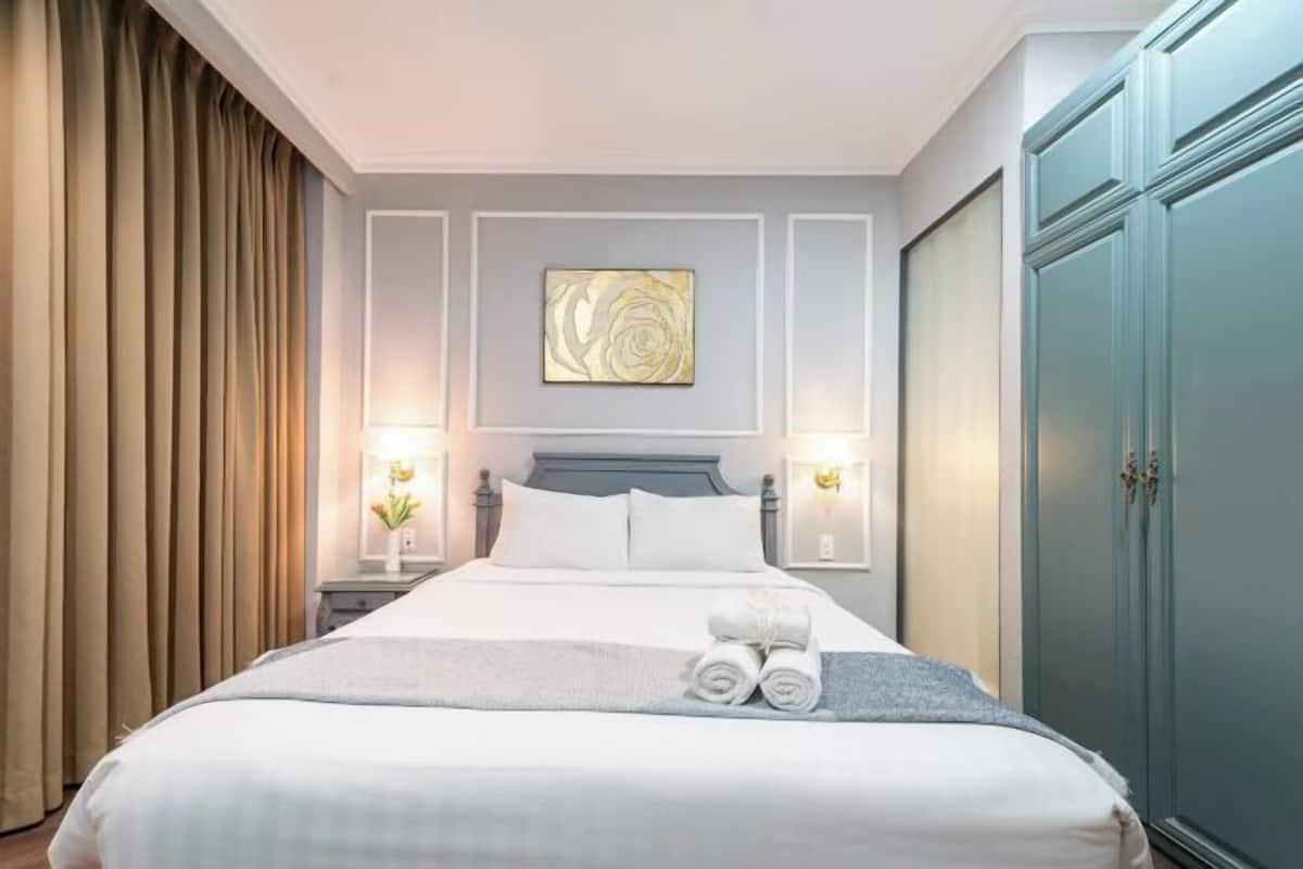 Minibar, desk, soundproofing, free WiFi