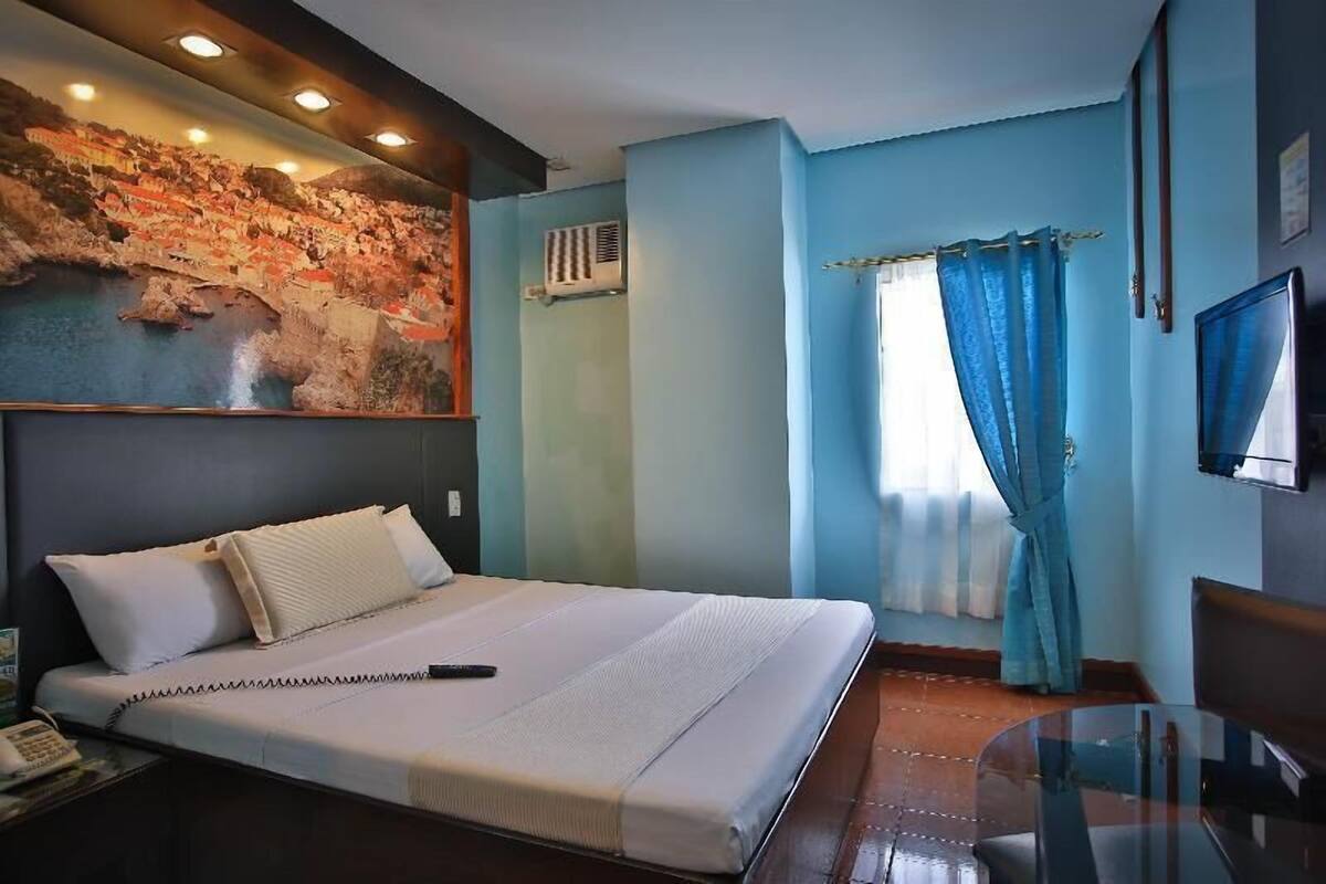 In-room safe, desk, iron/ironing board (on request)