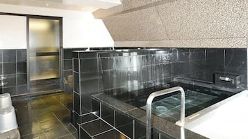 Indoor spa tub