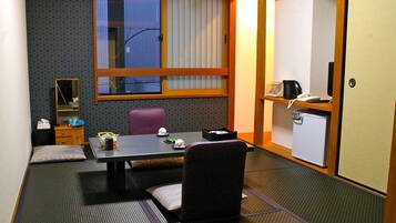 Japanese Style Room | In-room dining