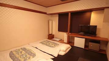 Comfort Room, Non Smoking | Down comforters, in-room safe, desk, blackout drapes