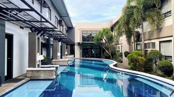 Outdoor pool, sun loungers