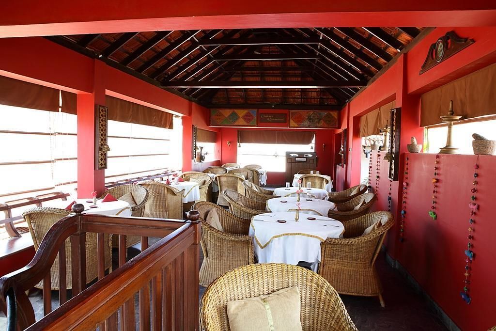 breakfast, lunch and dinner served