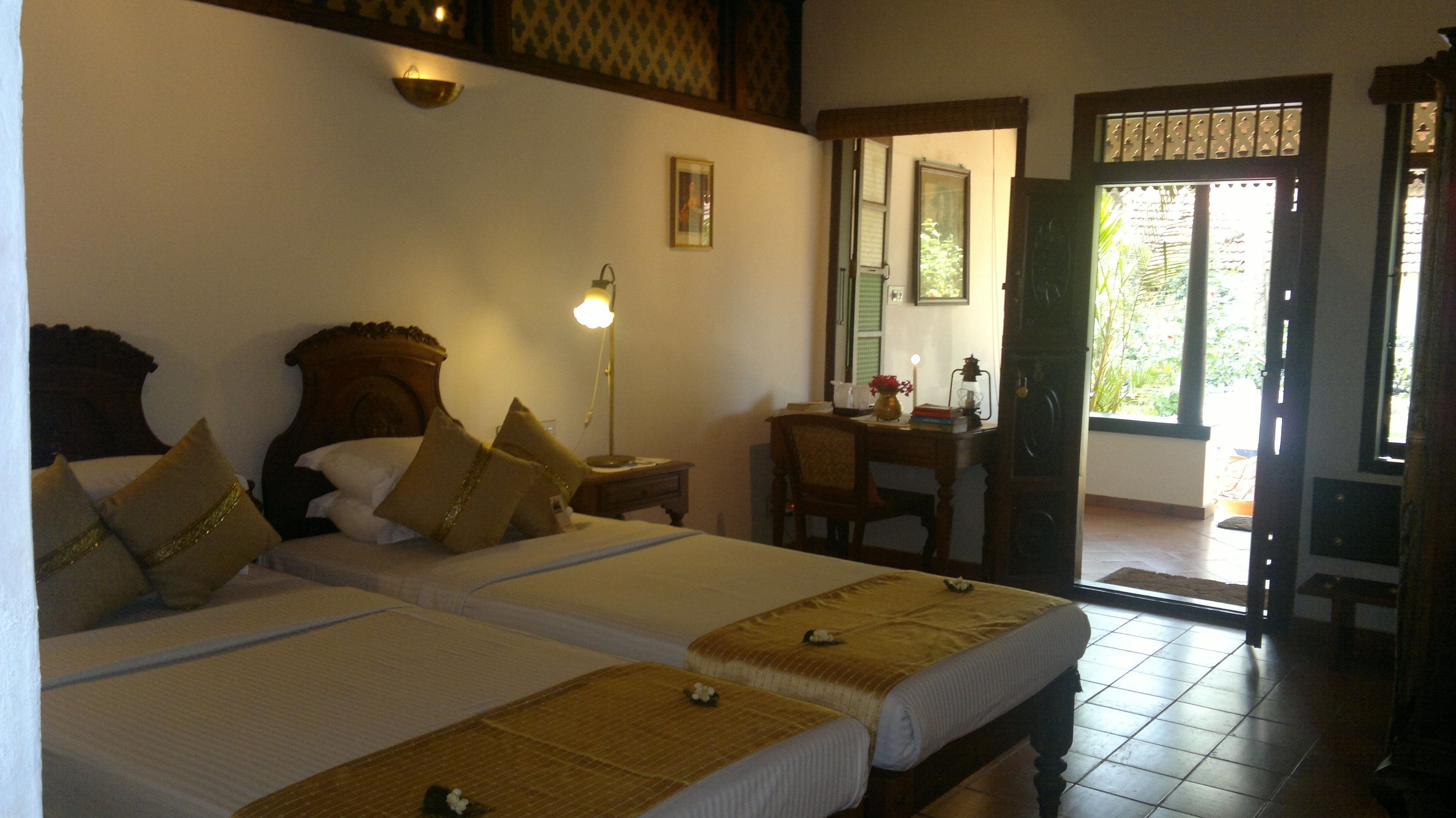 deluxe | living area