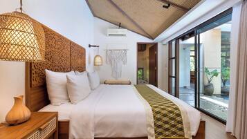 Villa, 2 Schlafzimmer, eigener Pool (Premiere, Rice Field View, Type B) | 1 Schlafzimmer, kostenlose Minibar, Bügeleisen/Bügelbrett