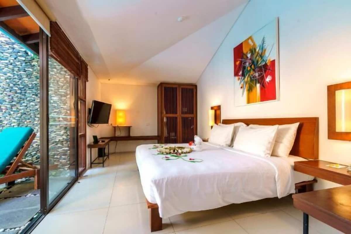1 bedroom, free minibar, iron/ironing board, free WiFi