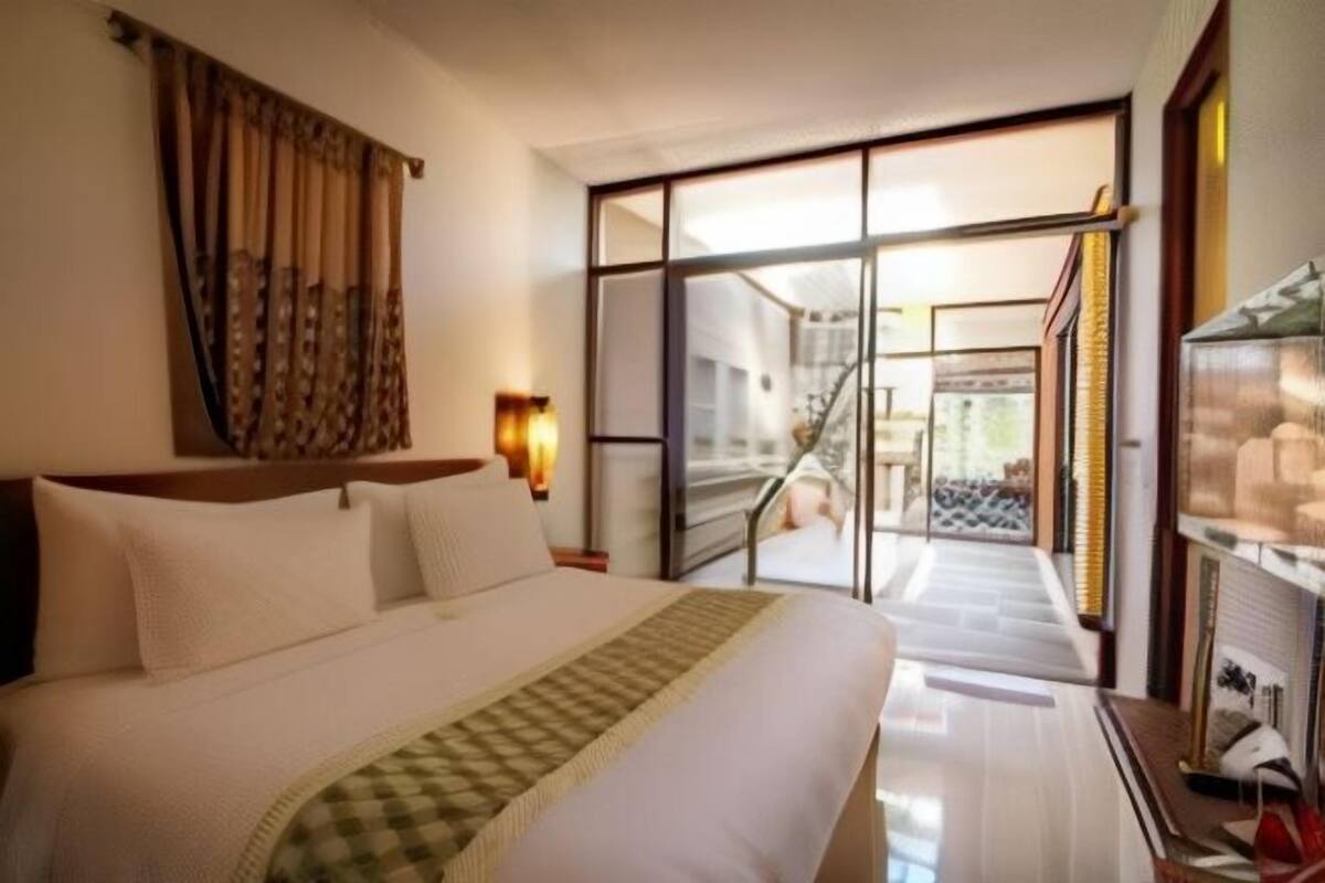 1 chambre, articles de minibar gratuits, fer et planche Ă repasser