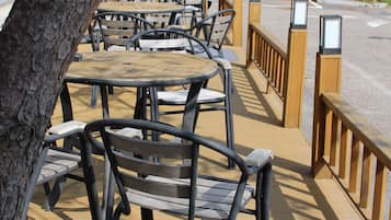 Breakfast served, alfresco dining
