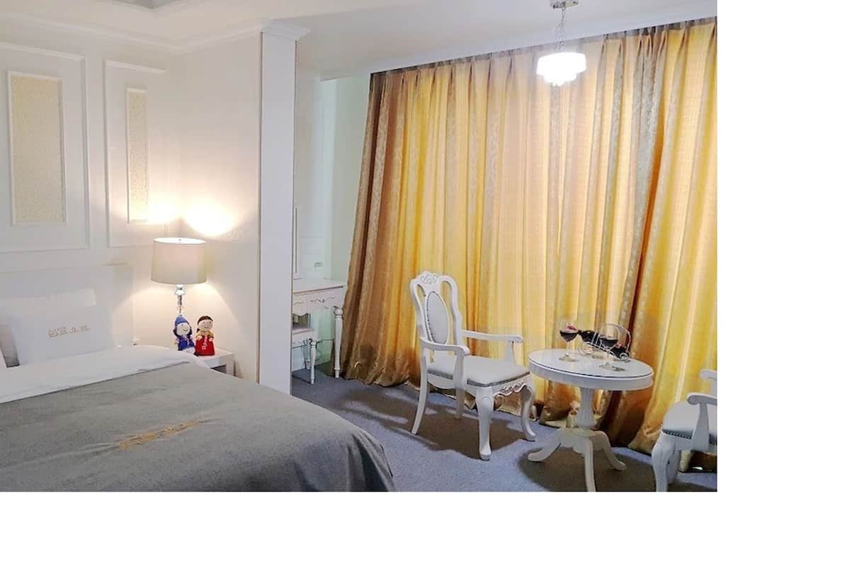 Royal Double Room | Premium bedding, individually furnished, desk, iron/ironing board