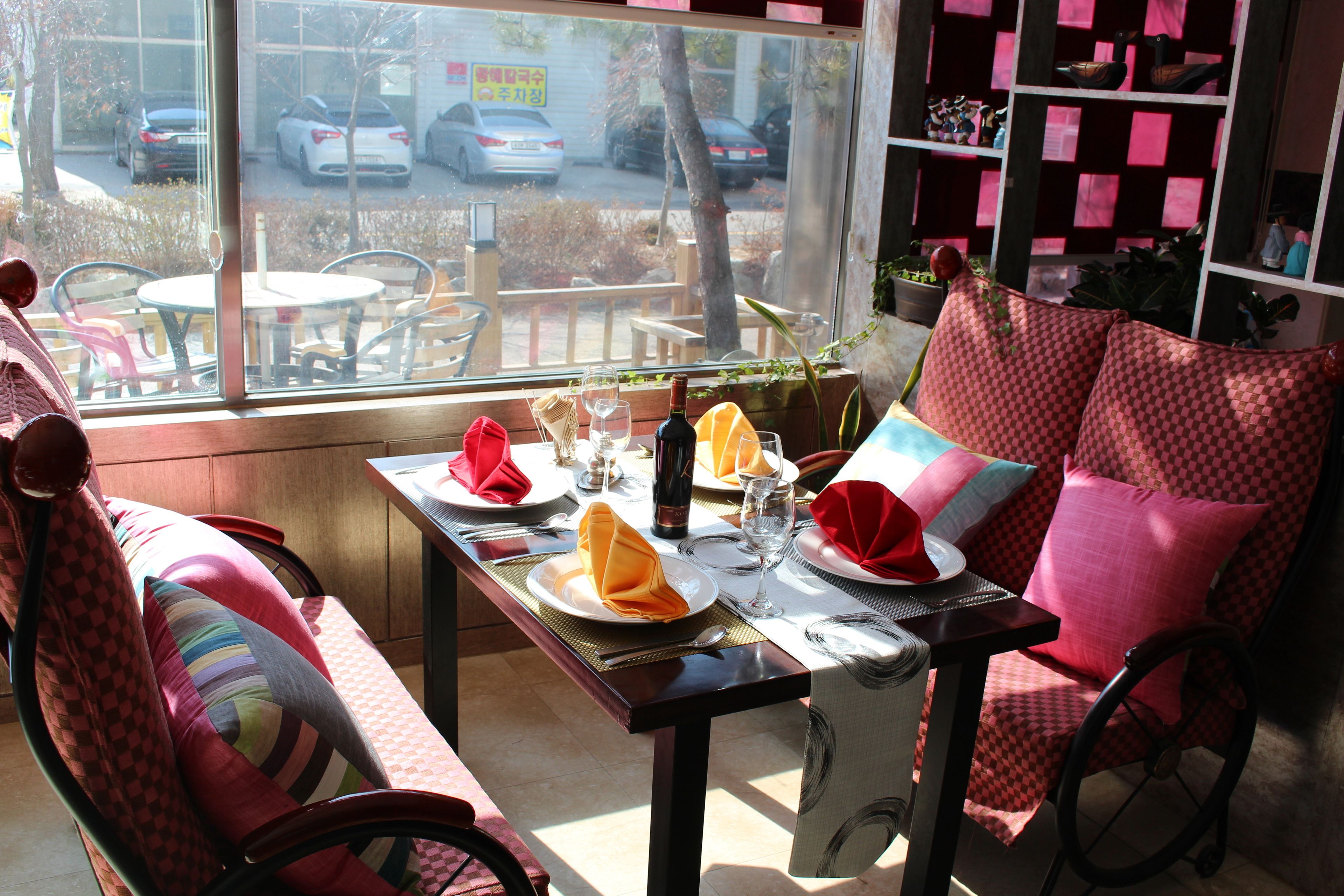 breakfast served, al fresco dining