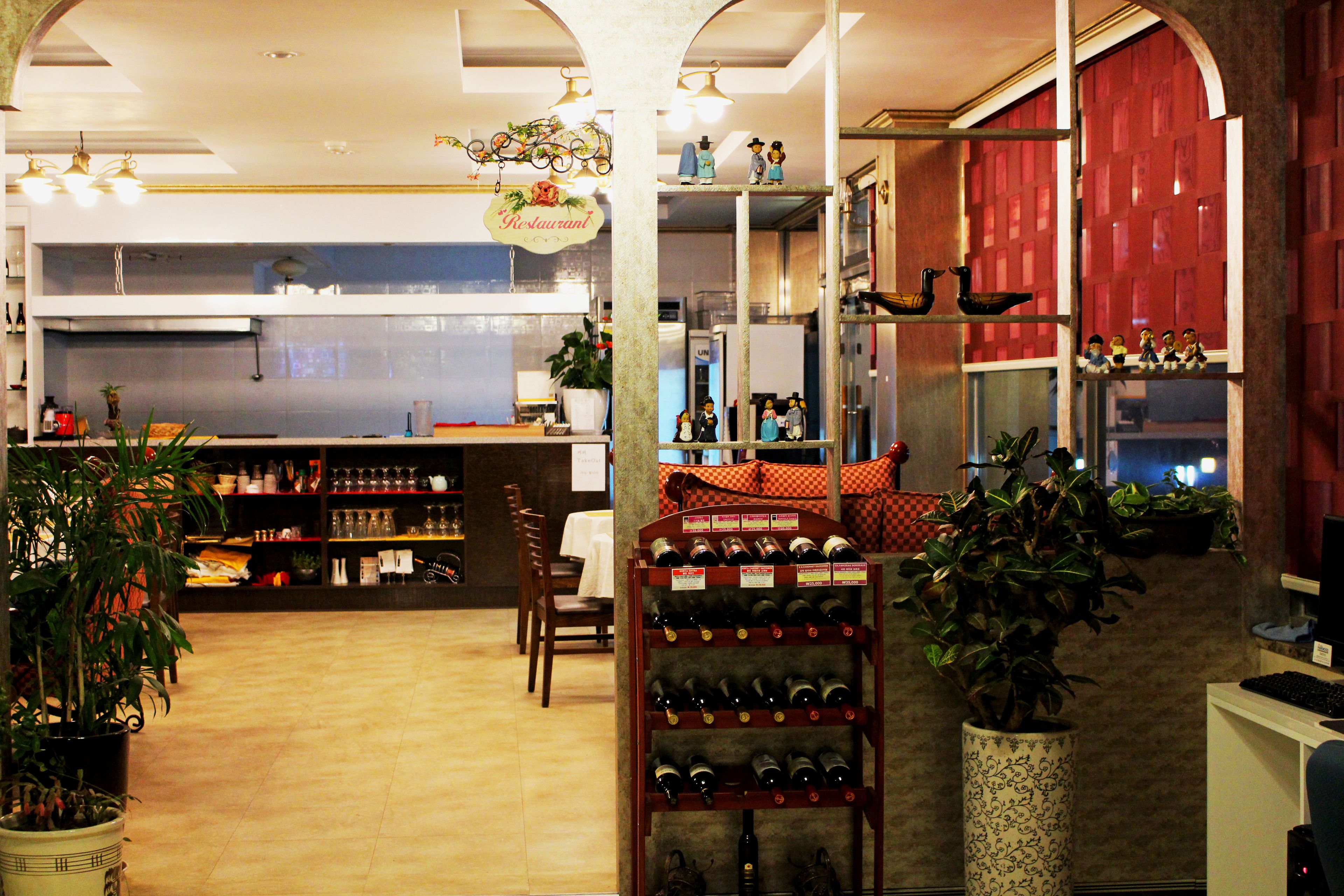 breakfast served, al fresco dining