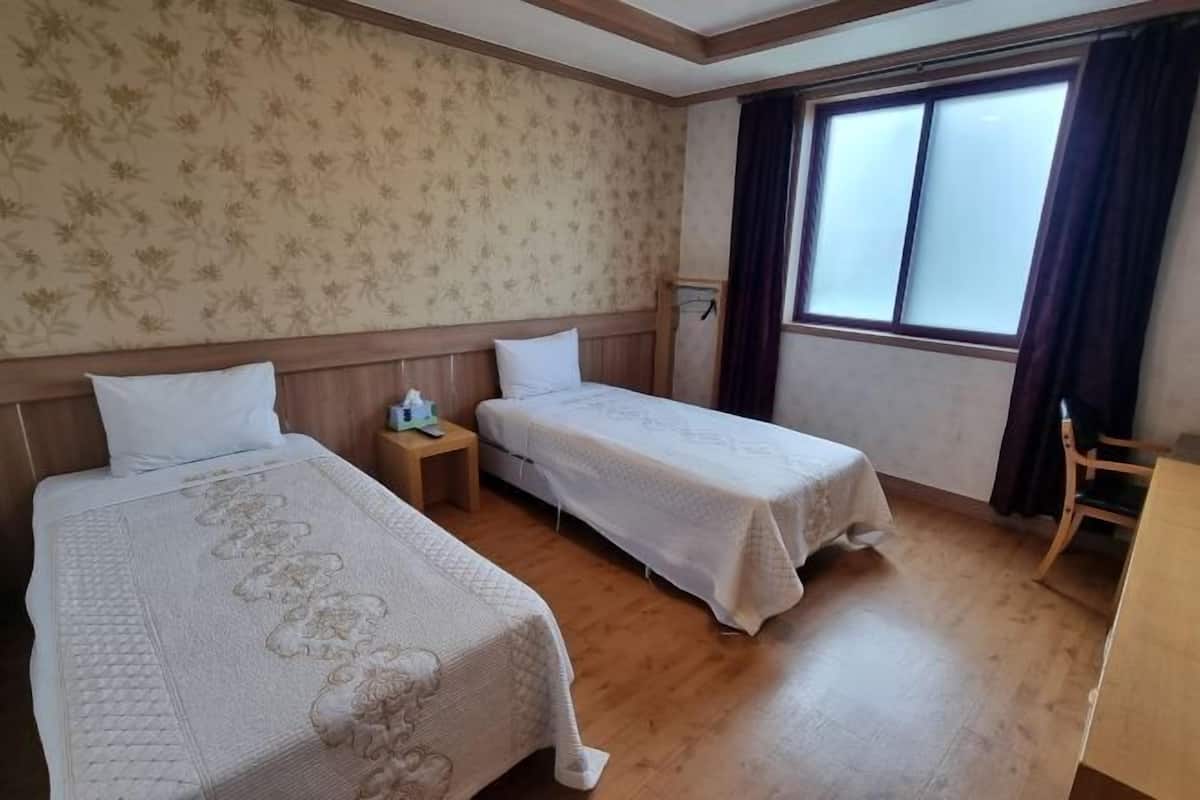 Premium bedding, individually furnished, desk, iron/ironing board