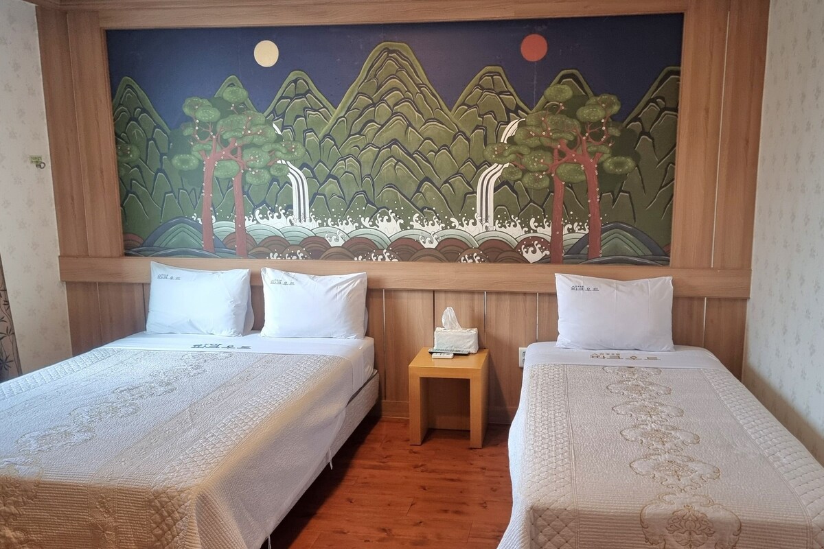 Chambre Deluxe avec lits jumeaux (for 3 persons)