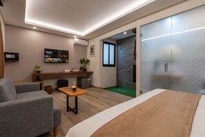 Family Room | In-room safe, free WiFi, bed sheets - Everyday Hotel Kuta Central (Kuta)
