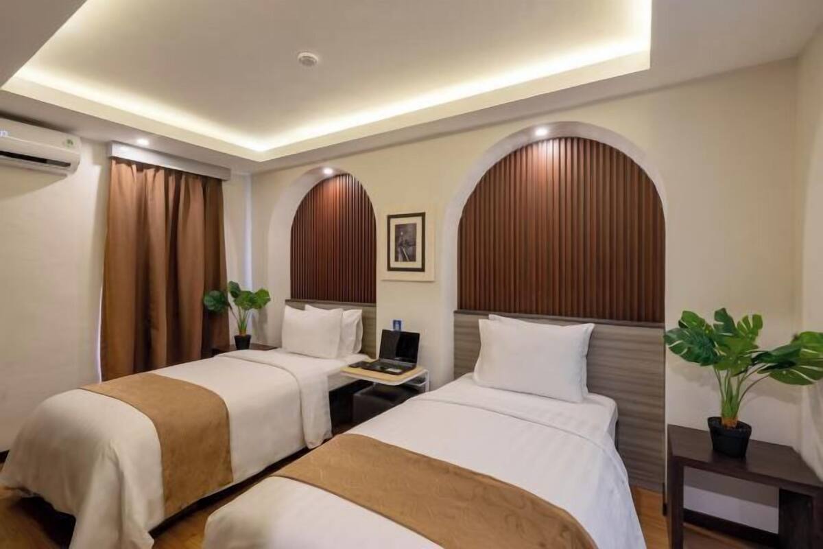 In-room safe, WiFi (free), bed sheets