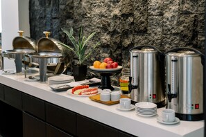 Daily buffet breakfast for a fee - Everyday Hotel Kuta Central (Kuta)