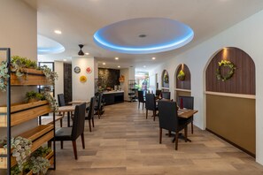 Breakfast, lunch and dinner served  - Everyday Hotel Kuta Central (Kuta)
