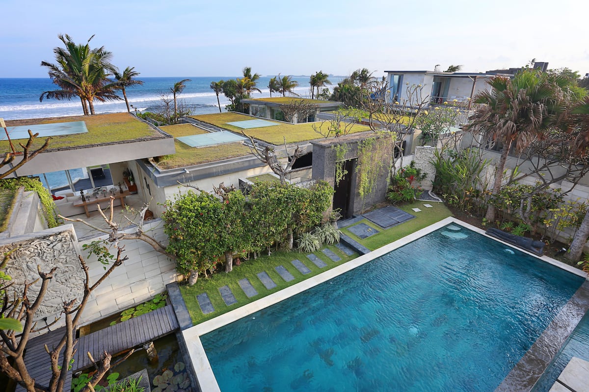 Outdoor pool, sun loungers