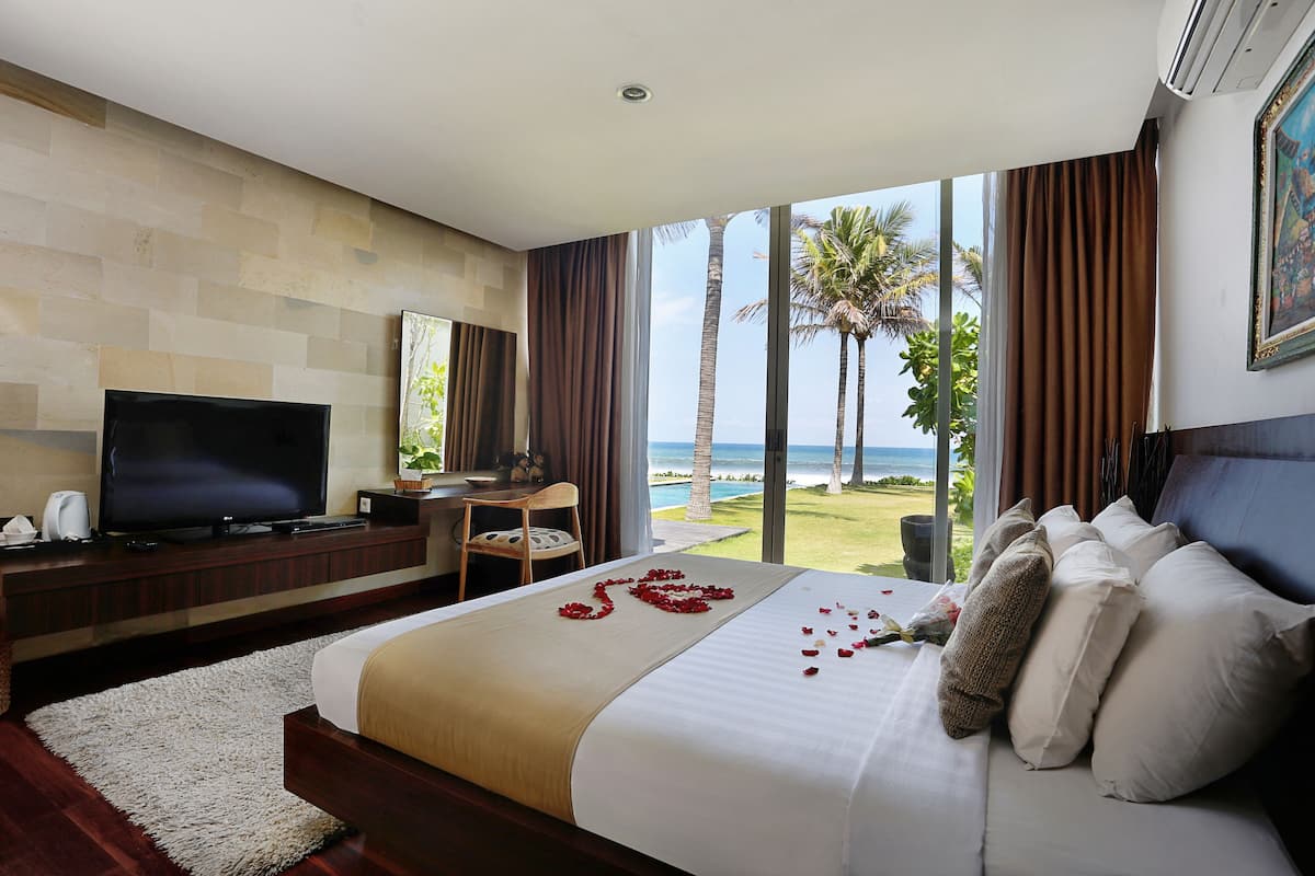 Villa Deluxe, 3 chambres, vue plage, en front de plage | Couette en duvet d'oie, matelas mémoire de forme, minibar