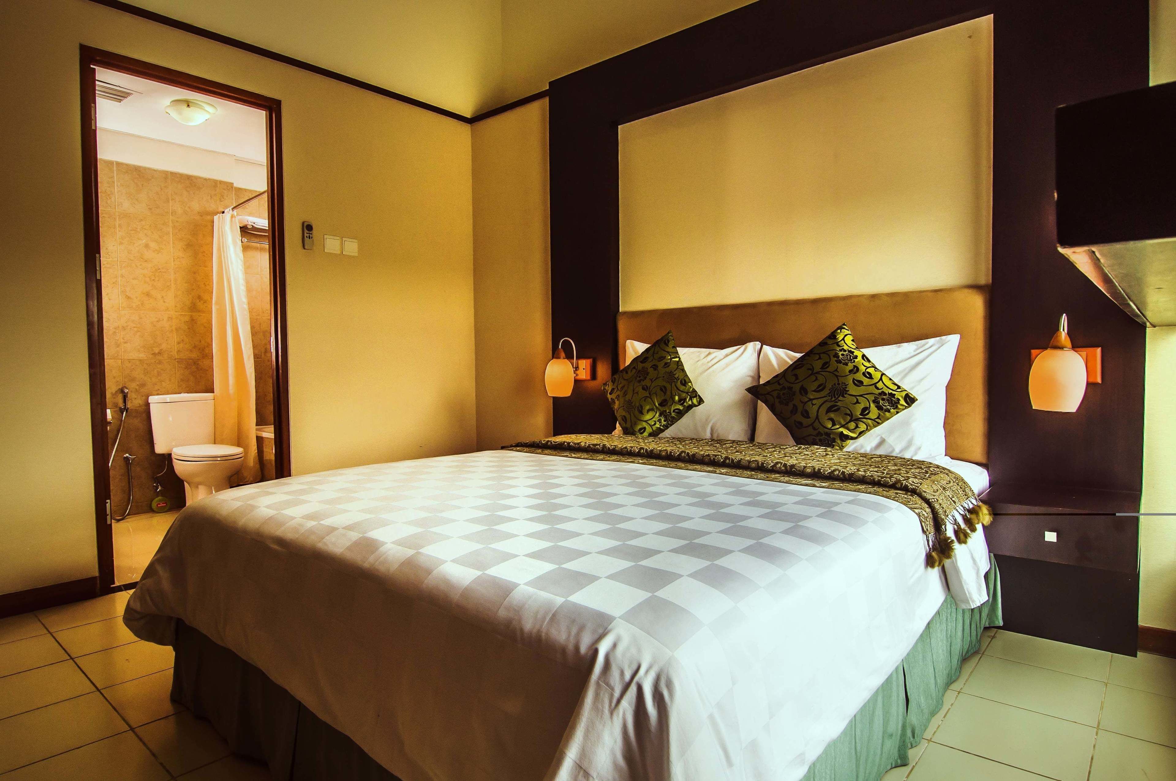 Premium bedding, in-room safe, individually furnished, desk