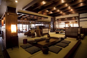 Lobby sitting area - Hidatei Hanaougi (Takayama)