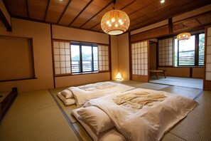 Down comforters, in-room safe, individually decorated - Hidatei Hanaougi (Takayama)
