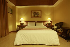Junior Suite, 1 Queen Bed | In-room safe, free WiFi, bed sheets - Java Hotel (Laoag)