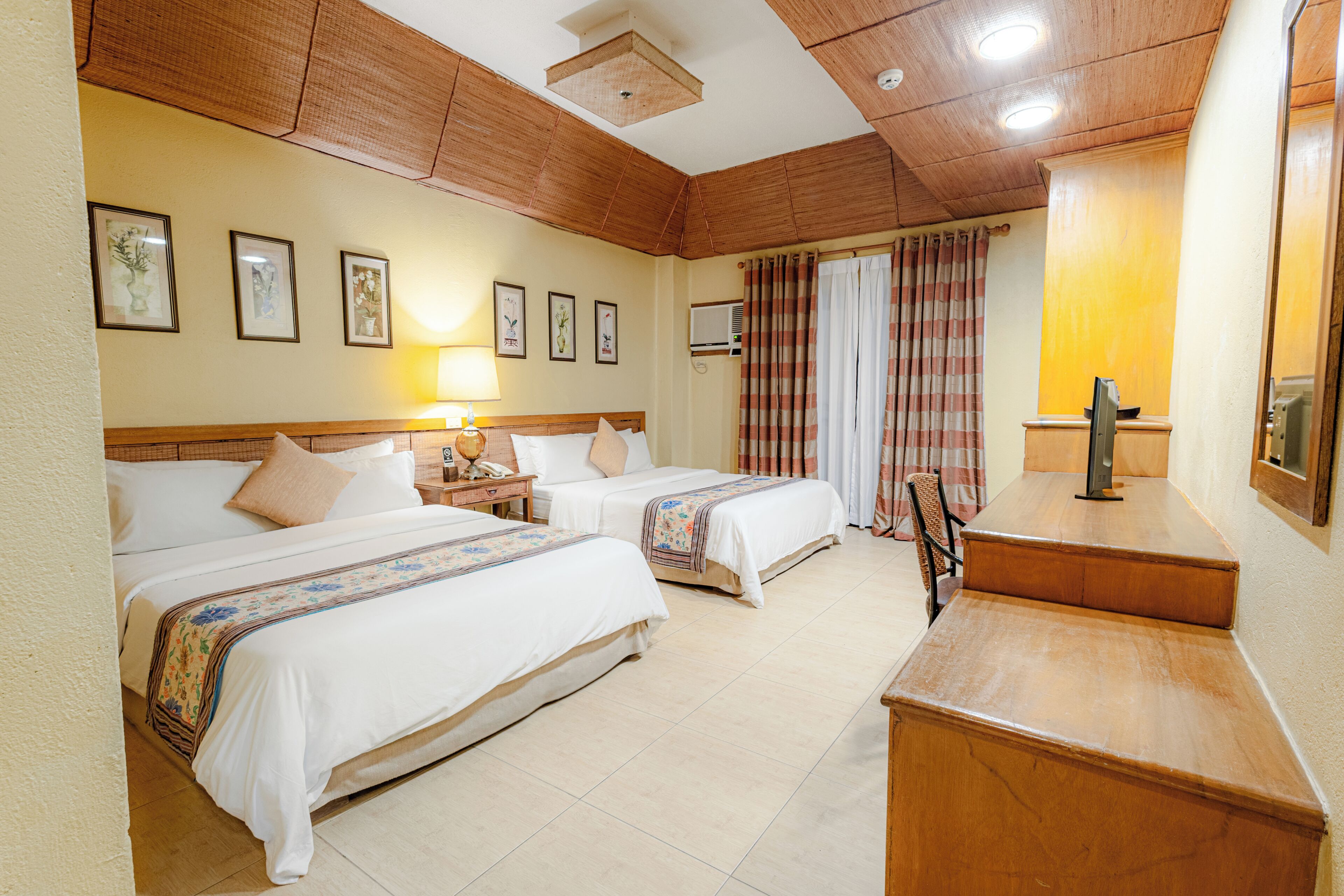 Executive Suite | In-room safe, free WiFi, bed sheets