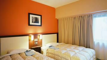 羽绒被、办公桌、免费 WiFi、床单