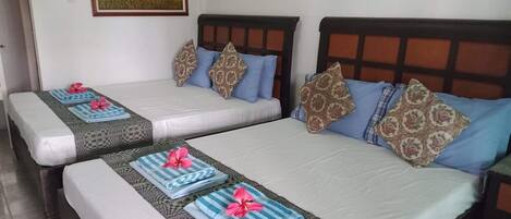 Décor unique, ameublement unique, literie fournie