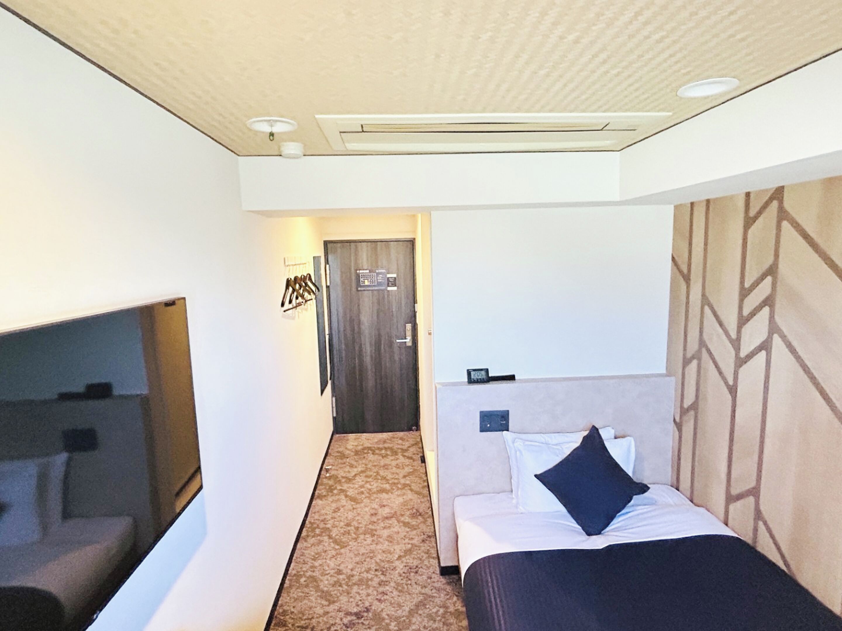 Individually decorated, desk, blackout drapes, free WiFi