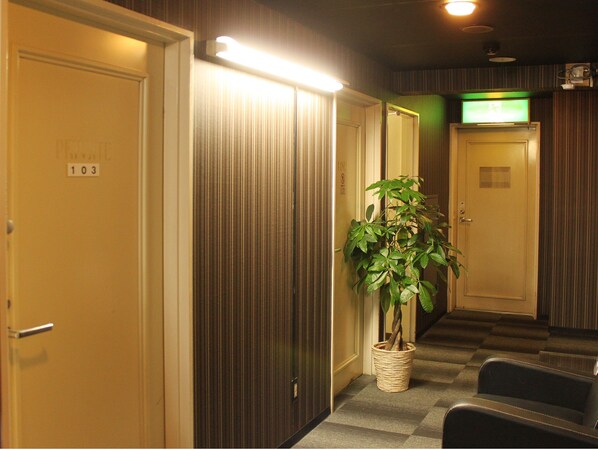 Lobby lounge - Hotel Livemax Nippori, Tokyo (Tokyo)