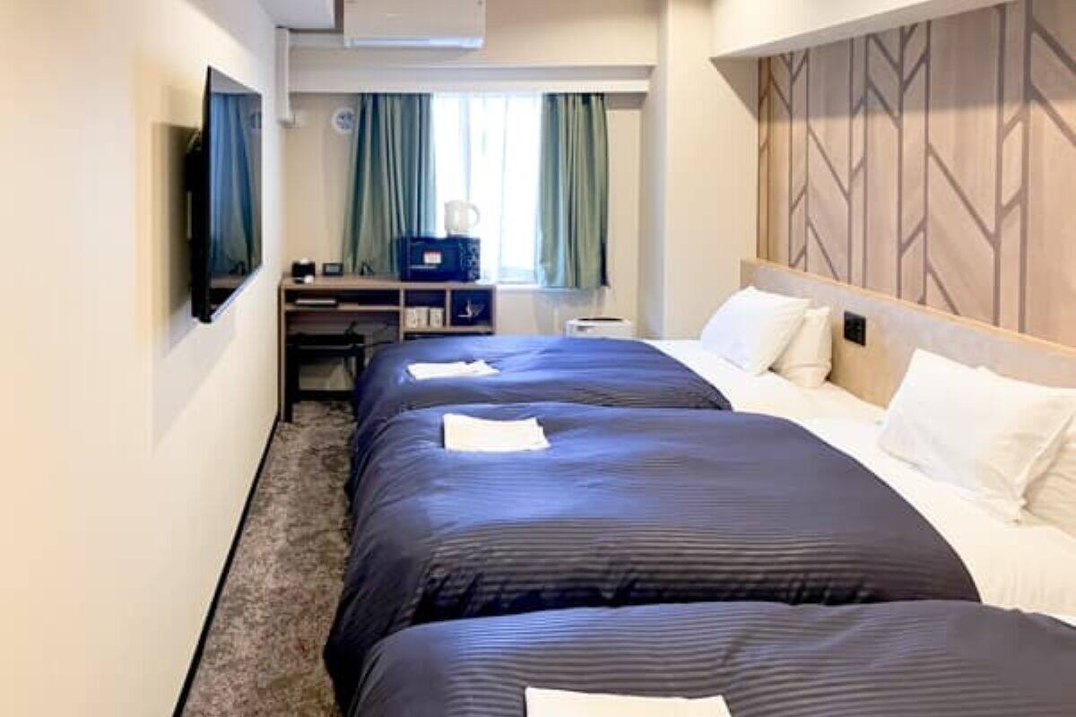 Premium bedding, Select Comfort beds, desk, laptop workspace