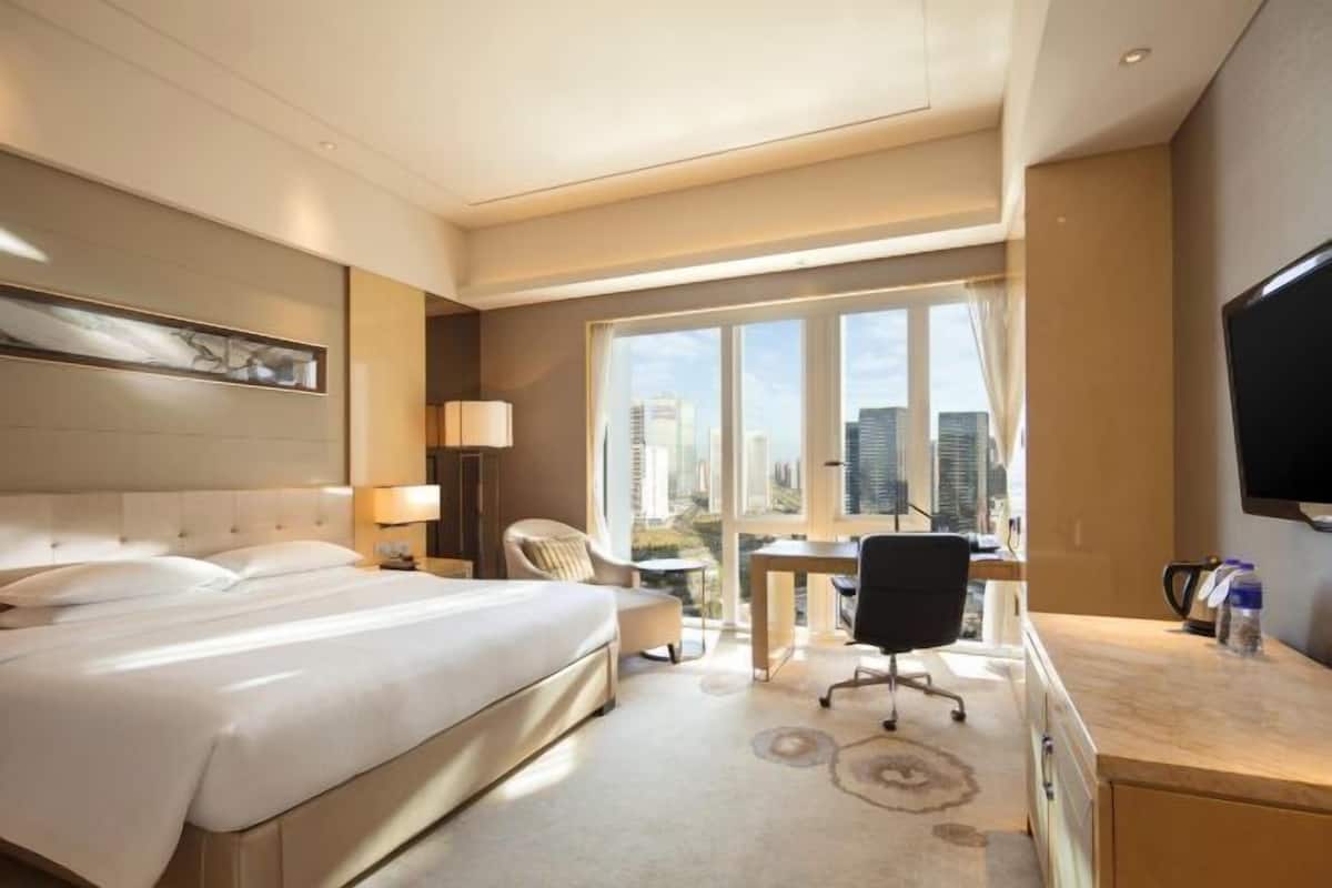 1 bedroom, premium bedding, down duvets, minibar